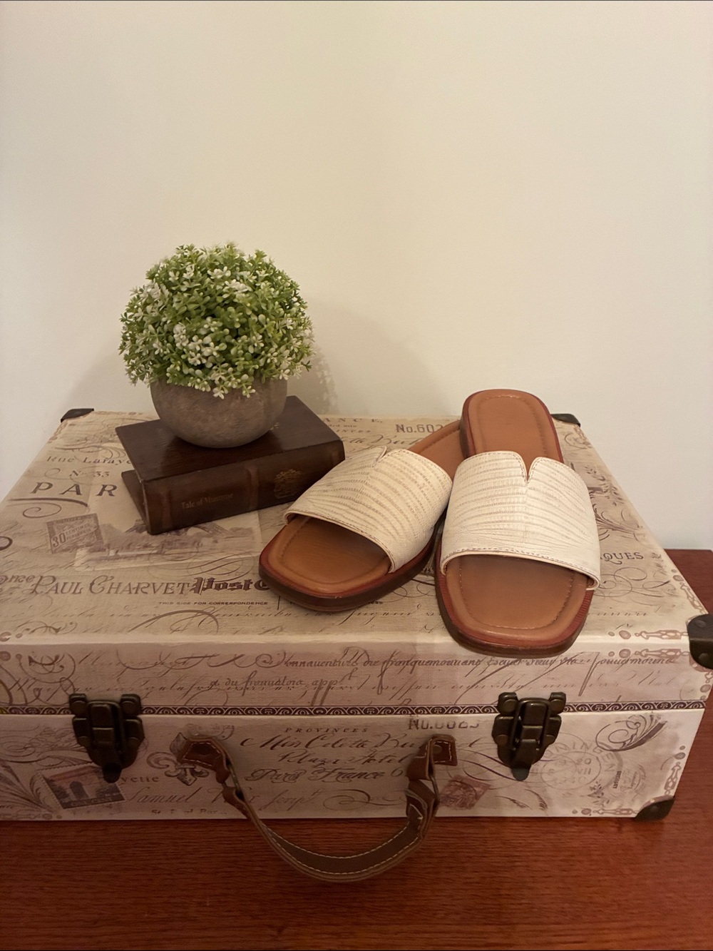 Tecovas The Carmen Pearl Lizard Sandal with Tan Footbed